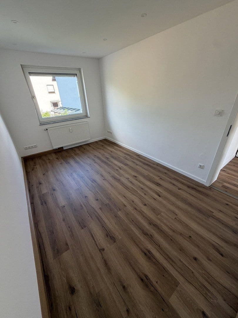 4 bedroom with open-plan kitchen flat for sale, 120 m², Niederwerrn, Bavaria 4 bedroom with open-plan kitchen flat for sale, 120 m², Niederwerrn, Bavaria
