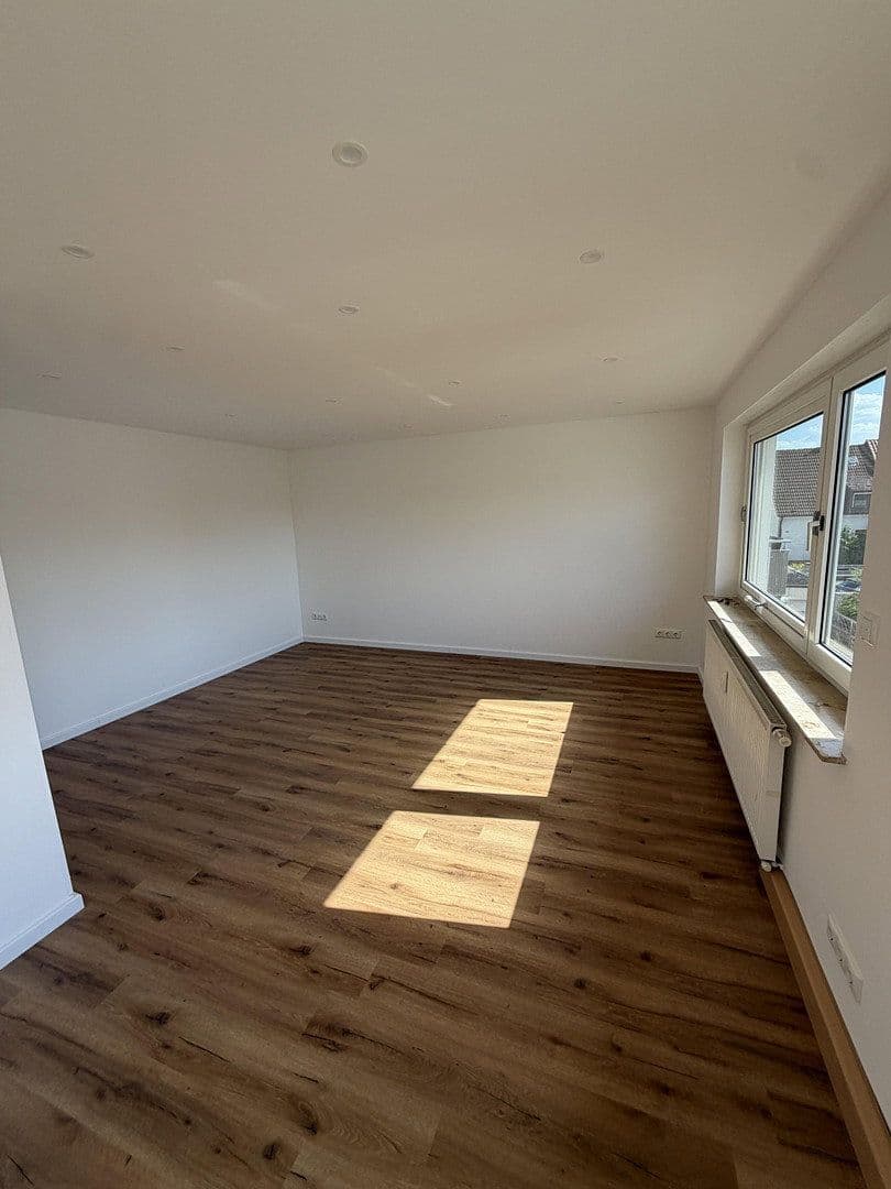 4 bedroom with open-plan kitchen flat for sale, 120 m², Niederwerrn, Bavaria 4 bedroom with open-plan kitchen flat for sale, 120 m², Niederwerrn, Bavaria