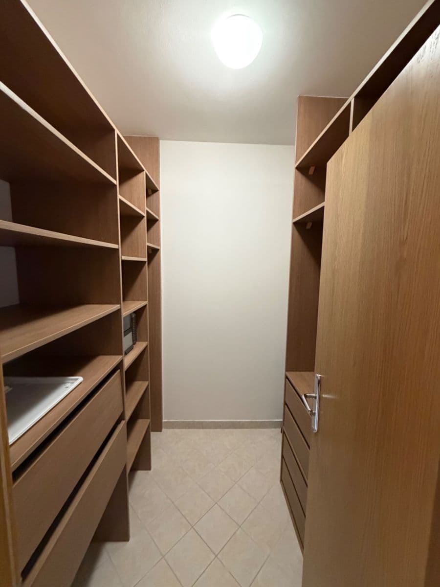1 bedroom with open-plan kitchen flat to rent, 56 m², Petržílkova, Prague, Prague 1 bedroom with open-plan kitchen flat to rent, 56 m², Petržílkova, Prague, Prague
