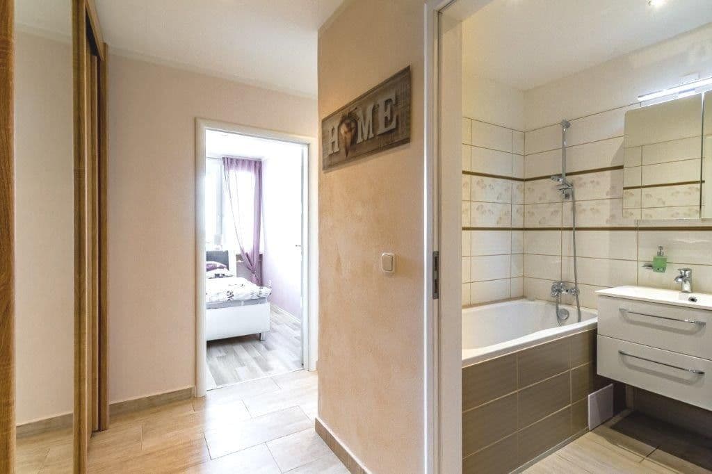 1 bedroom with open-plan kitchen flat to rent, 41 m², Na růžovém poli, Kladno, Středočeský Region 1 bedroom with open-plan kitchen flat to rent, 41 m², Na růžovém poli, Kladno, Středočeský Region