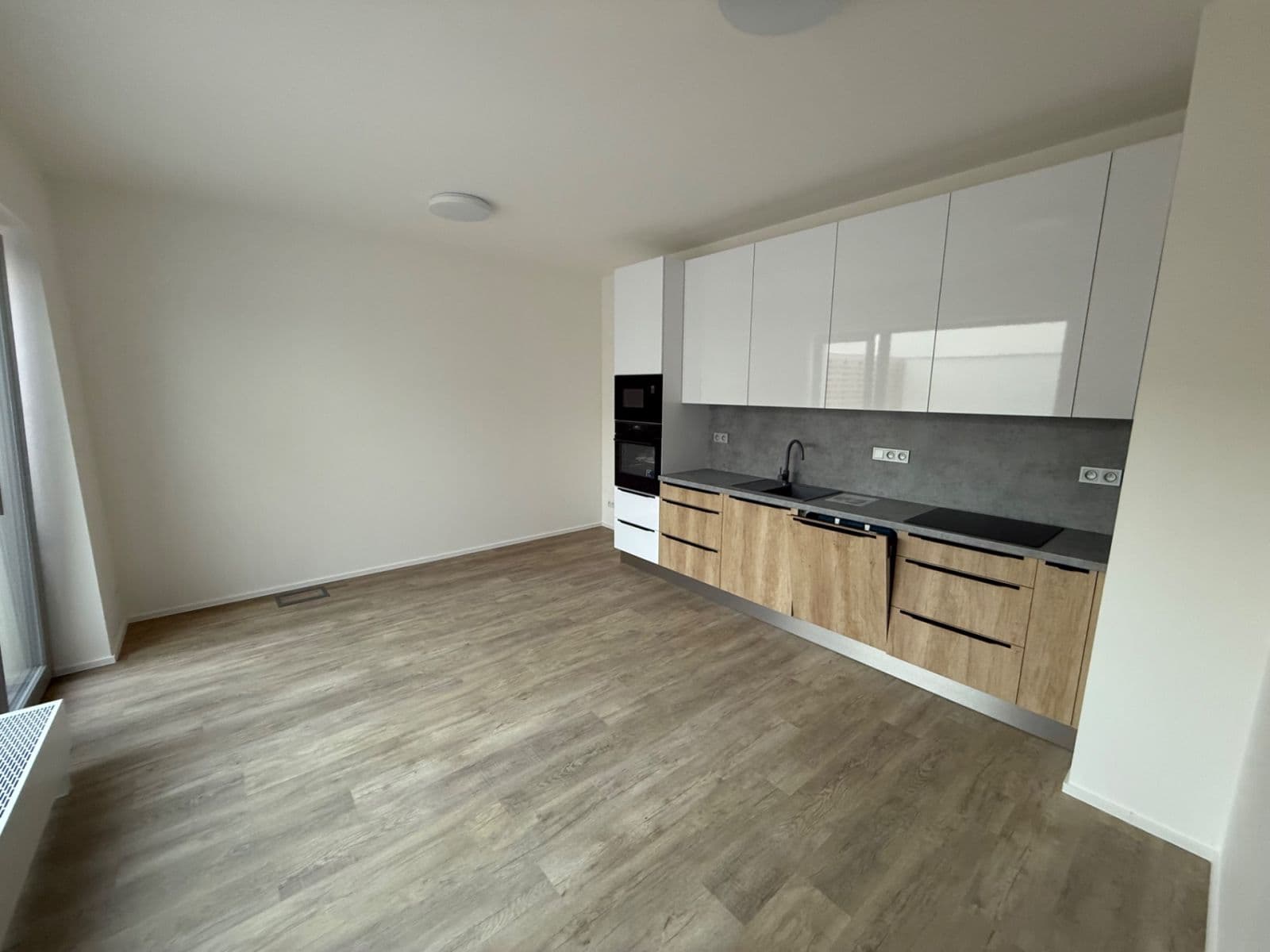 1 bedroom with open-plan kitchen flat to rent, 50 m², Řepova, Brno, Jihomoravský Region 1 bedroom with open-plan kitchen flat to rent, 50 m², Řepova, Brno, Jihomoravský Region