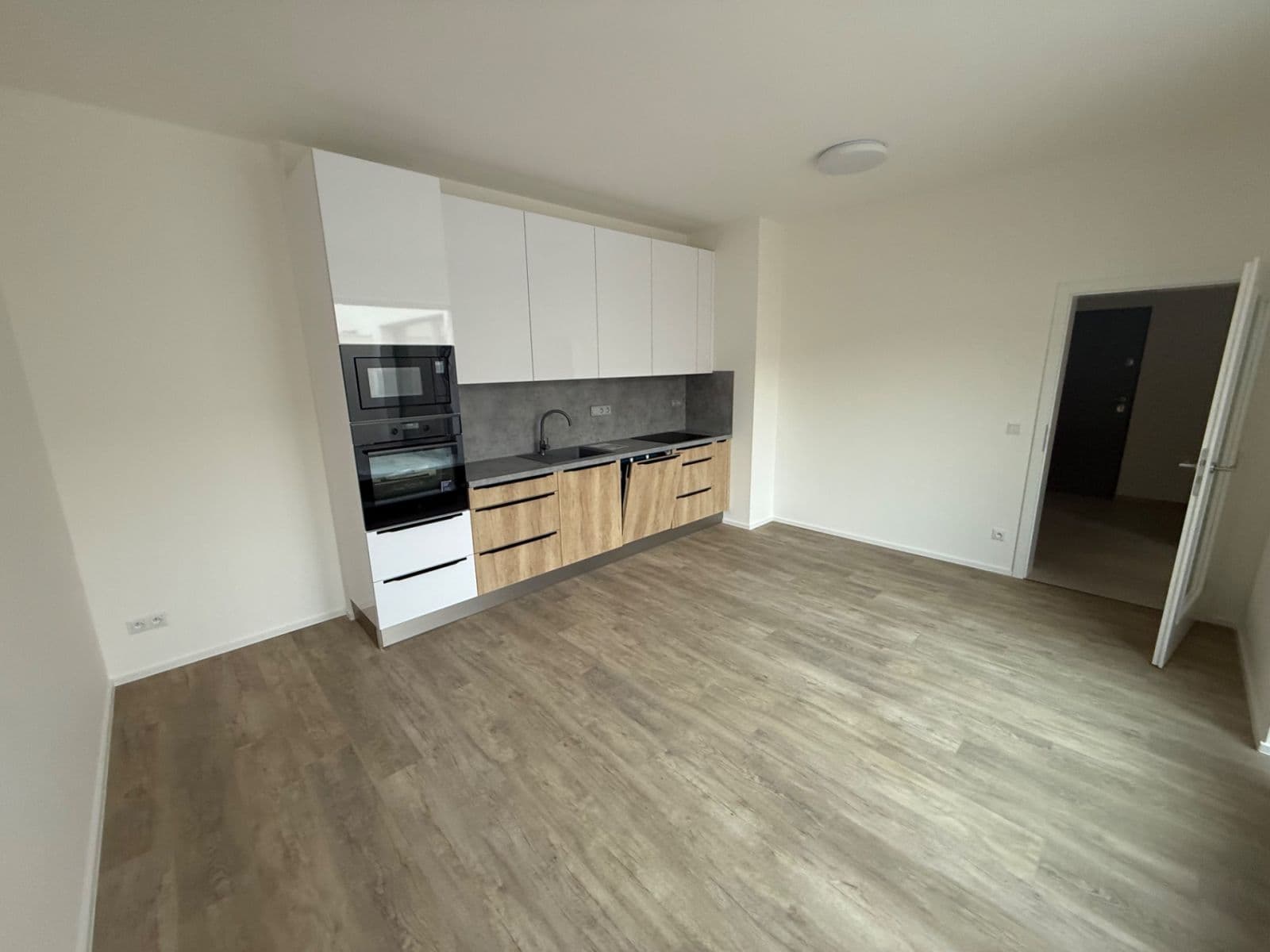 1 bedroom with open-plan kitchen flat to rent, 50 m², Řepova, Brno, Jihomoravský Region 1 bedroom with open-plan kitchen flat to rent, 50 m², Řepova, Brno, Jihomoravský Region