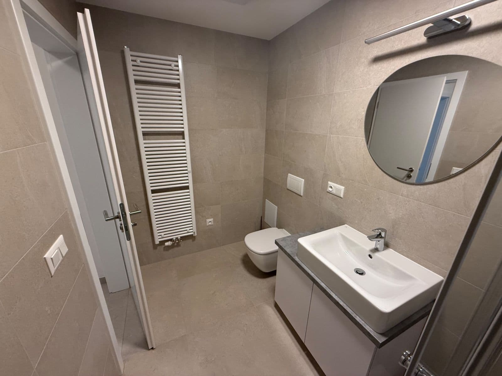 1 bedroom with open-plan kitchen flat to rent, 50 m², Řepova, Brno, Jihomoravský Region 1 bedroom with open-plan kitchen flat to rent, 50 m², Řepova, Brno, Jihomoravský Region