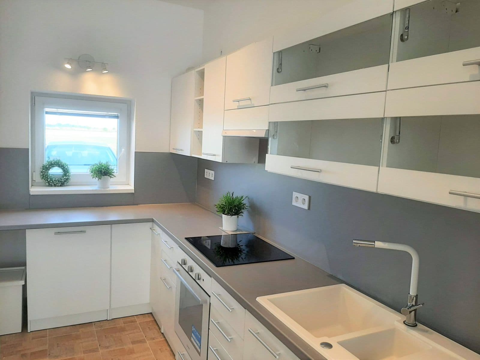 3 bedroom with open-plan kitchen flat for sale, 80 m², Smutného, Znojmo, Jihomoravský Region 3 bedroom with open-plan kitchen flat for sale, 80 m², Smutného, Znojmo, Jihomoravský Region
