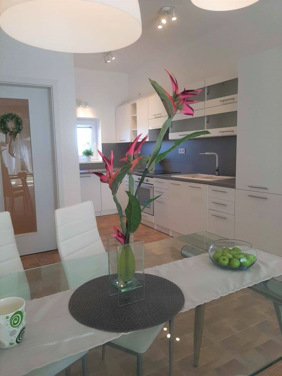 3 bedroom with open-plan kitchen flat for sale, 80 m², Smutného, Znojmo, Jihomoravský Region 3 bedroom with open-plan kitchen flat for sale, 80 m², Smutného, Znojmo, Jihomoravský Region