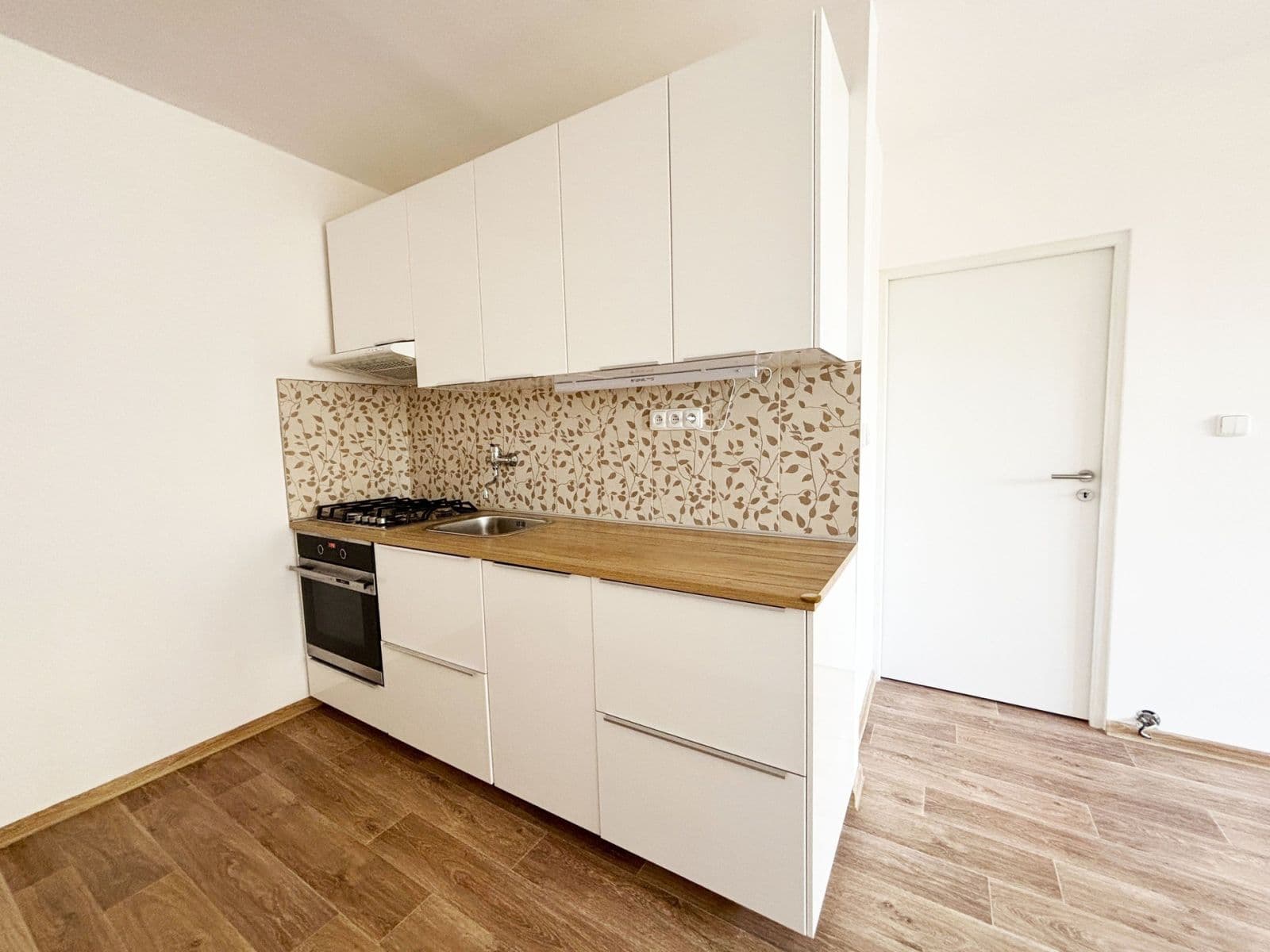 1 bedroom with open-plan kitchen flat to rent, 40 m², Tisovecká, Kolín, Středočeský Region 1 bedroom with open-plan kitchen flat to rent, 40 m², Tisovecká, Kolín, Středočeský Region