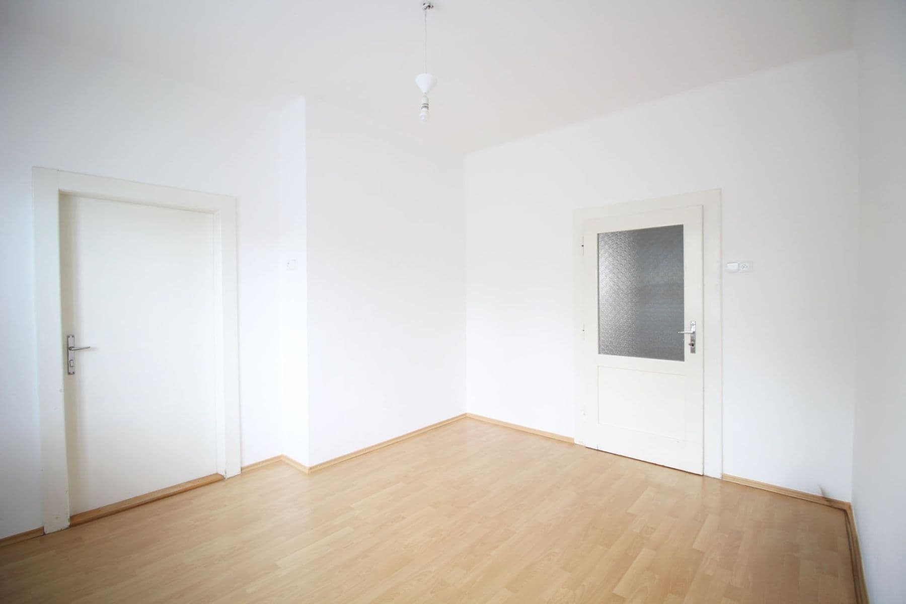 3 bedroom with open-plan kitchen flat to rent, 90 m², Barrandova, Kladno, Středočeský Region 3 bedroom with open-plan kitchen flat to rent, 90 m², Barrandova, Kladno, Středočeský Region