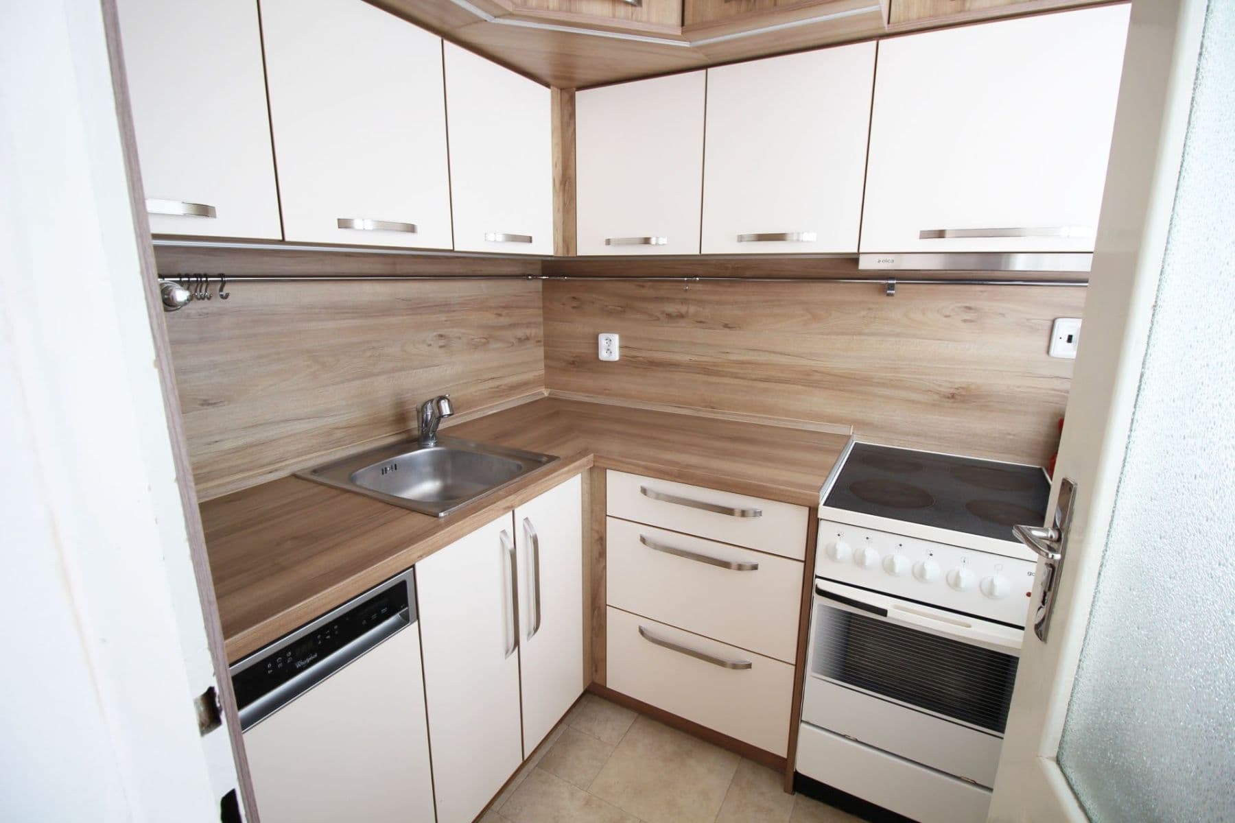 3 bedroom with open-plan kitchen flat to rent, 90 m², Barrandova, Kladno, Středočeský Region 3 bedroom with open-plan kitchen flat to rent, 90 m², Barrandova, Kladno, Středočeský Region