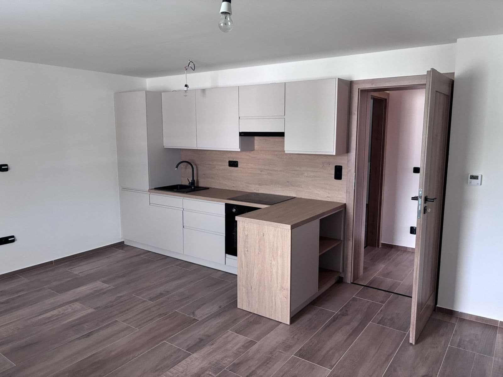 2 bedroom with open-plan kitchen flat to rent, 79 m², Jabloňová, Orlová, Moravskoslezský Region 2 bedroom with open-plan kitchen flat to rent, 79 m², Jabloňová, Orlová, Moravskoslezský Region