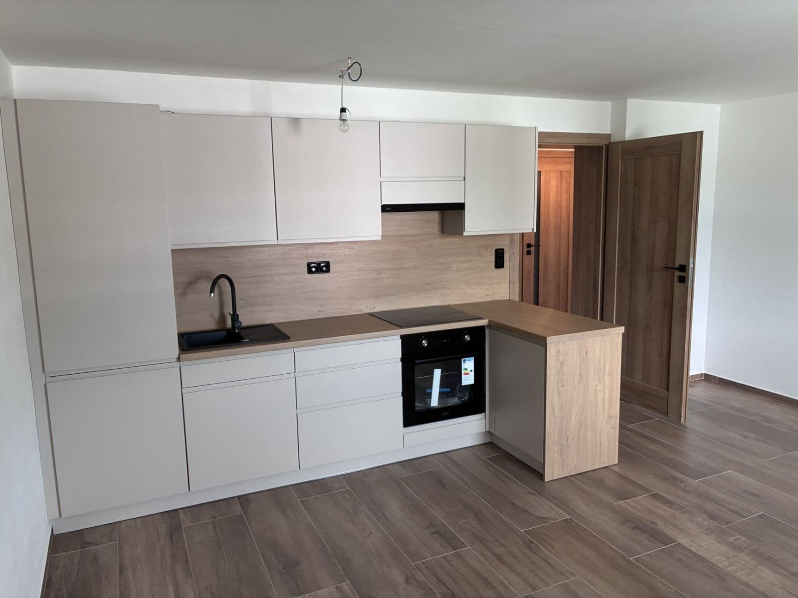 2 bedroom with open-plan kitchen flat to rent, 79 m², Jabloňová, Orlová, Moravskoslezský Region 2 bedroom with open-plan kitchen flat to rent, 79 m², Jabloňová, Orlová, Moravskoslezský Region