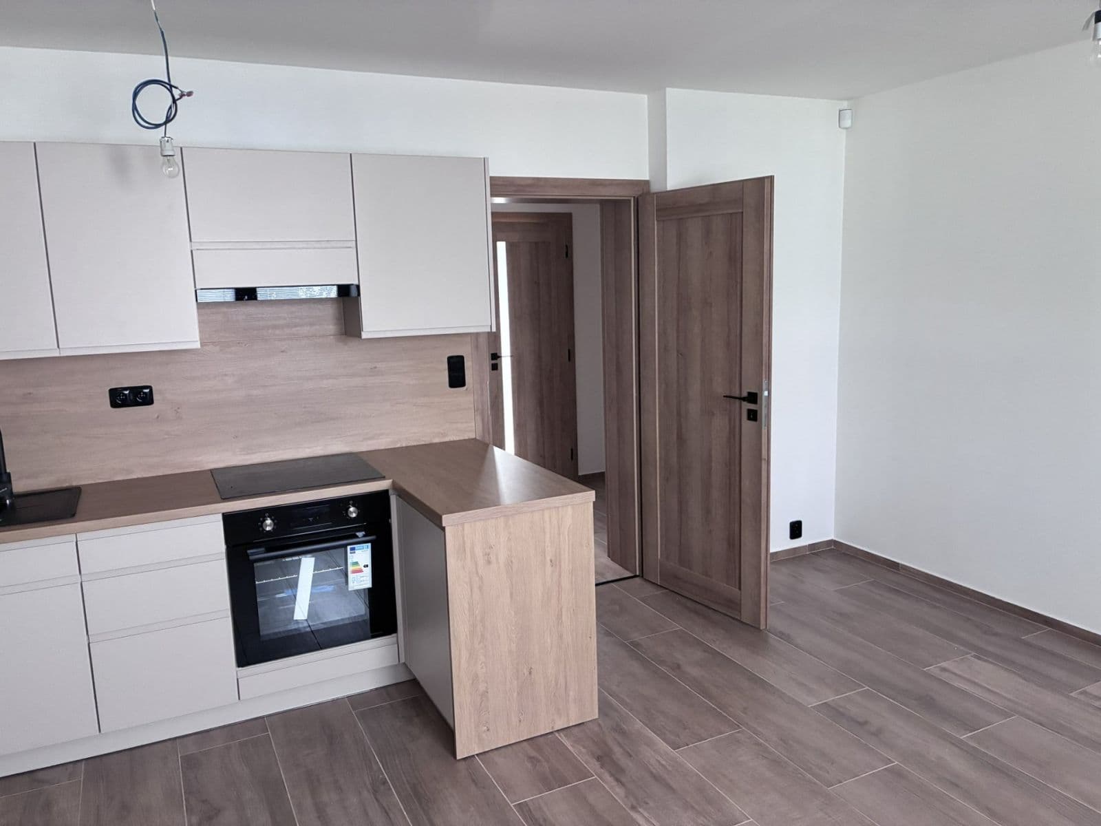 2 bedroom with open-plan kitchen flat to rent, 79 m², Jabloňová, Orlová, Moravskoslezský Region 2 bedroom with open-plan kitchen flat to rent, 79 m², Jabloňová, Orlová, Moravskoslezský Region