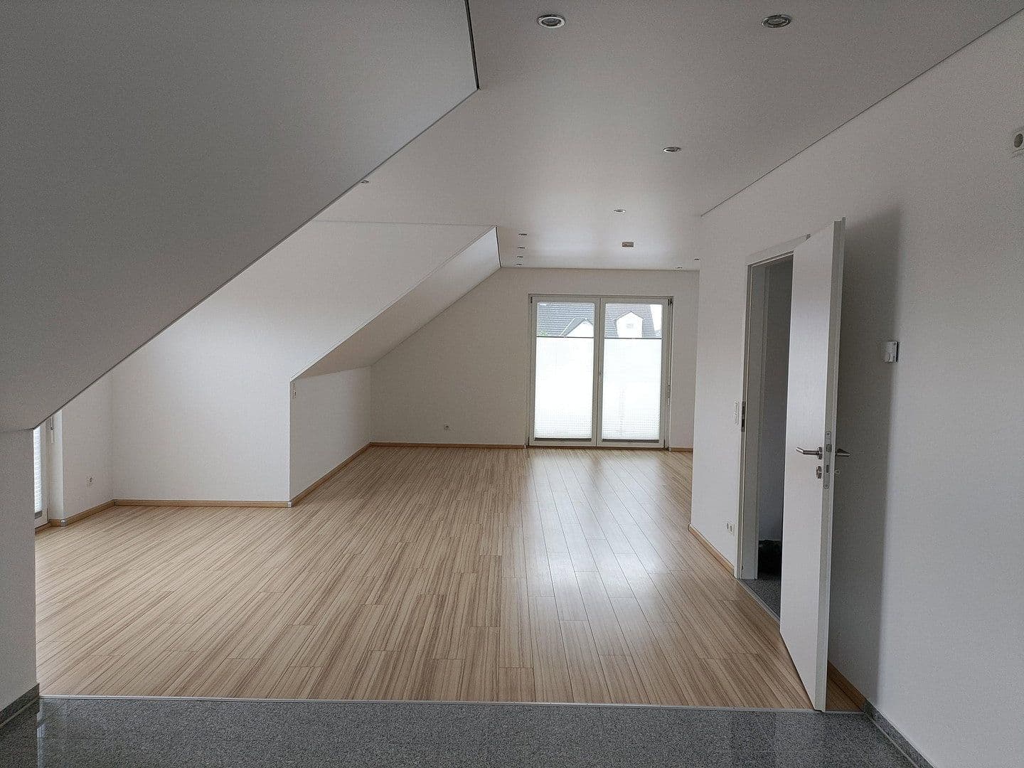 2 bedroom with open-plan kitchen flat to rent, 90 m², Reilingen, Baden-Württemberg 2 bedroom with open-plan kitchen flat to rent, 90 m², Reilingen, Baden-Württemberg