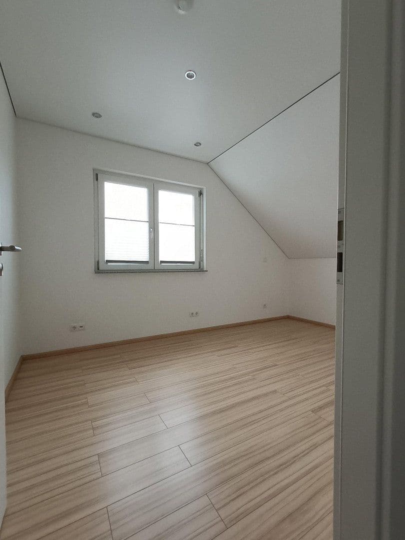 2 bedroom with open-plan kitchen flat to rent, 90 m², Reilingen, Baden-Württemberg 2 bedroom with open-plan kitchen flat to rent, 90 m², Reilingen, Baden-Württemberg