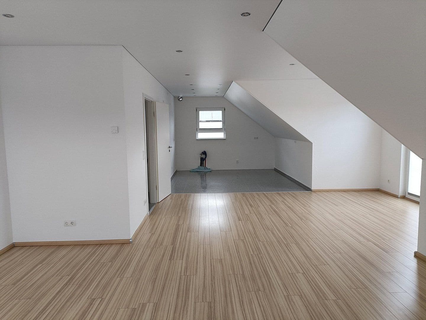 2 bedroom with open-plan kitchen flat to rent, 90 m², Reilingen, Baden-Württemberg 2 bedroom with open-plan kitchen flat to rent, 90 m², Reilingen, Baden-Württemberg