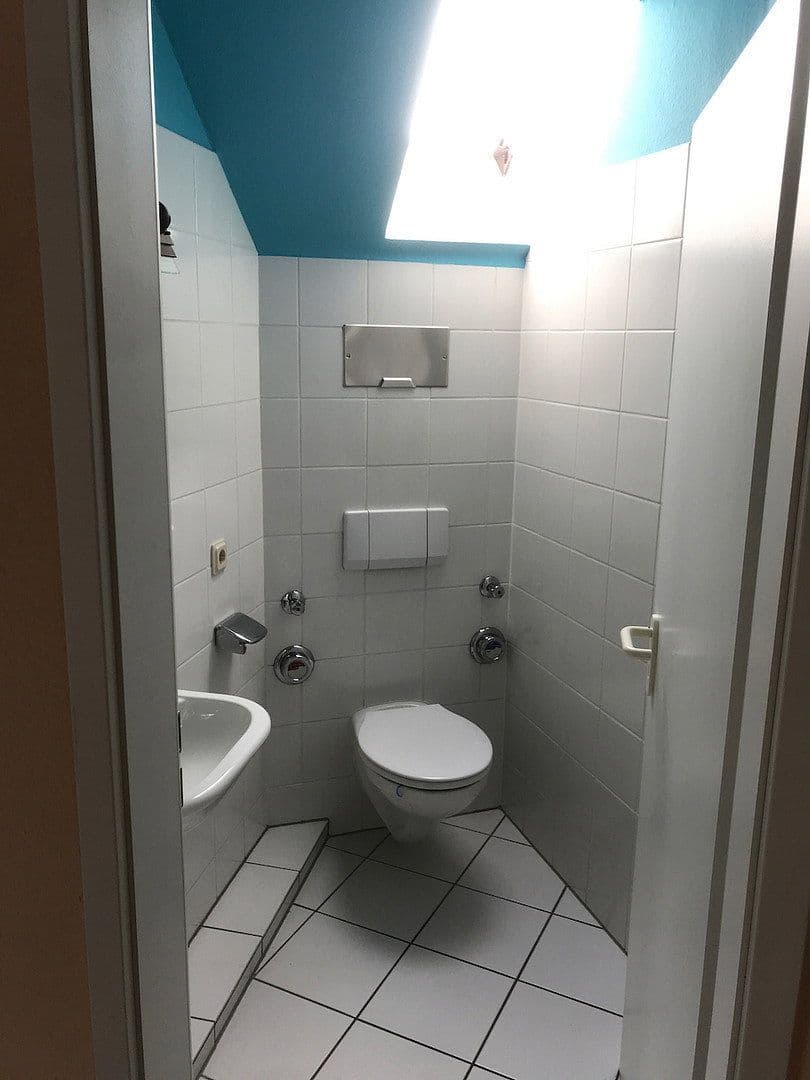 3 bedroom with open-plan kitchen flat to rent, 124 m², Hattersheim am Main, Hesse 3 bedroom with open-plan kitchen flat to rent, 124 m², Hattersheim am Main, Hesse