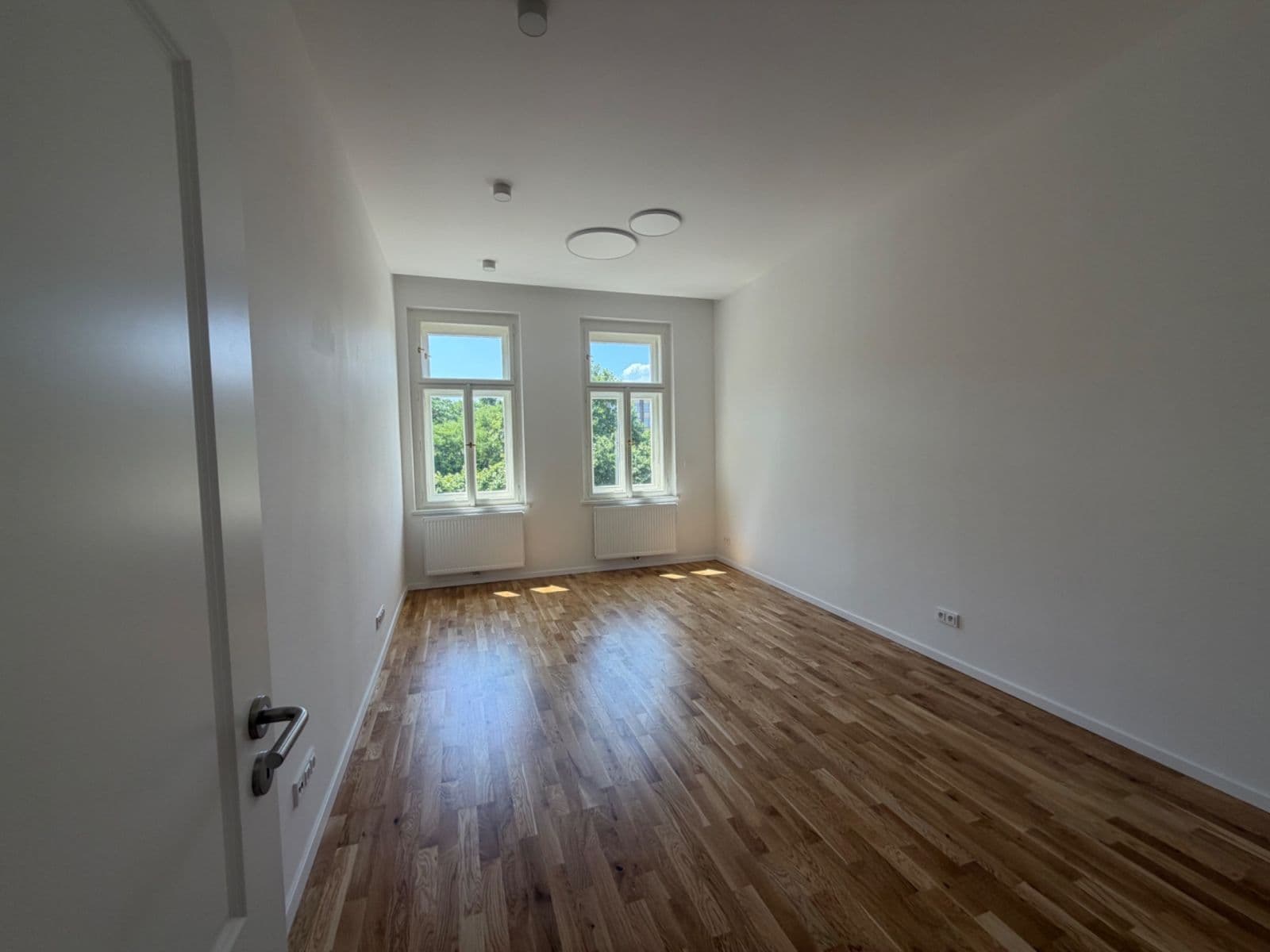 2 bedroom with open-plan kitchen flat to rent, 78 m², Seifertova, Prague, Prague 2 bedroom with open-plan kitchen flat to rent, 78 m², Seifertova, Prague, Prague