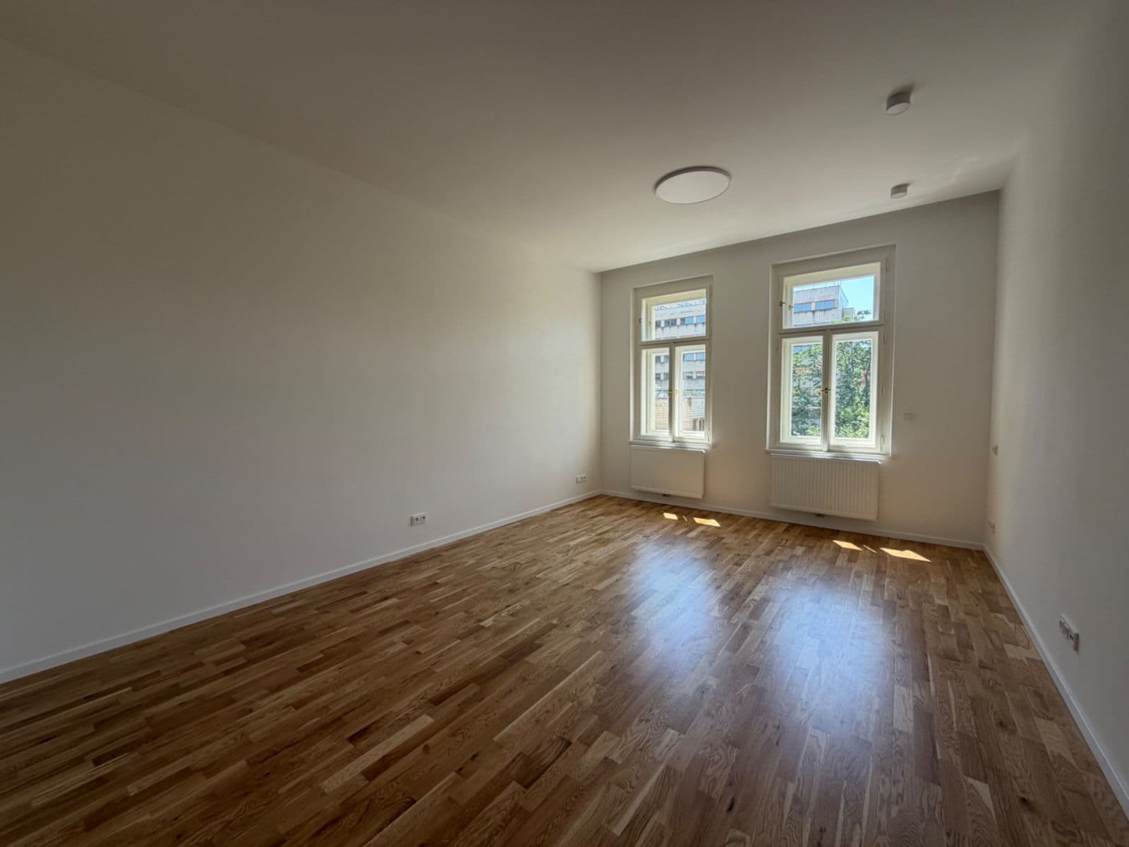 2 bedroom with open-plan kitchen flat to rent, 78 m², Seifertova, Prague, Prague 2 bedroom with open-plan kitchen flat to rent, 78 m², Seifertova, Prague, Prague