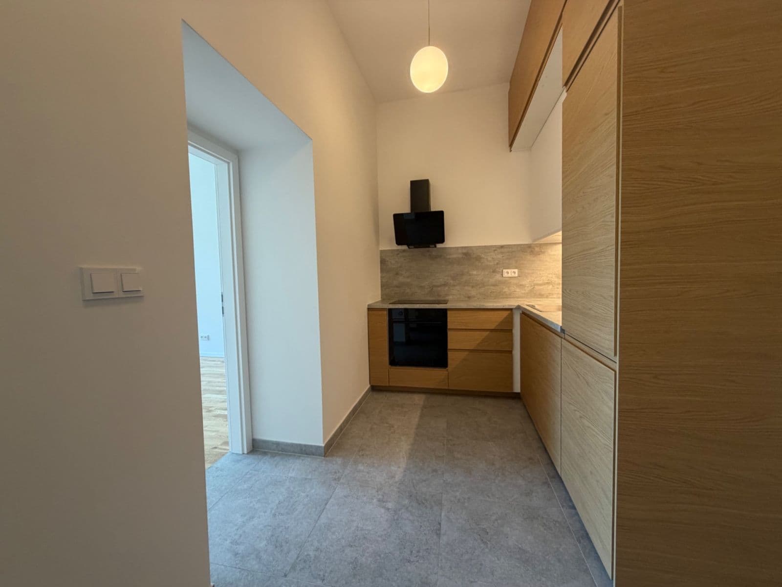2 bedroom with open-plan kitchen flat to rent, 78 m², Seifertova, Prague, Prague 2 bedroom with open-plan kitchen flat to rent, 78 m², Seifertova, Prague, Prague