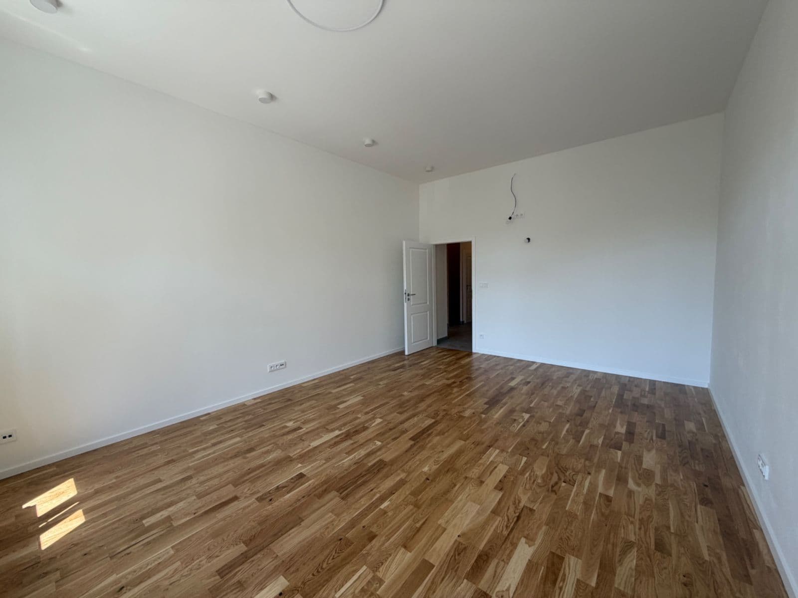 2 bedroom with open-plan kitchen flat to rent, 78 m², Seifertova, Prague, Prague 2 bedroom with open-plan kitchen flat to rent, 78 m², Seifertova, Prague, Prague