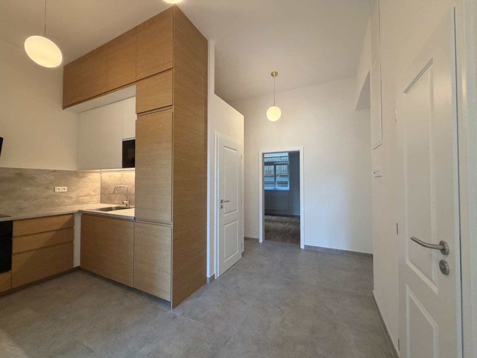 2 bedroom with open-plan kitchen flat to rent, 78 m², Seifertova, Prague, Prague 2 bedroom with open-plan kitchen flat to rent, 78 m², Seifertova, Prague, Prague