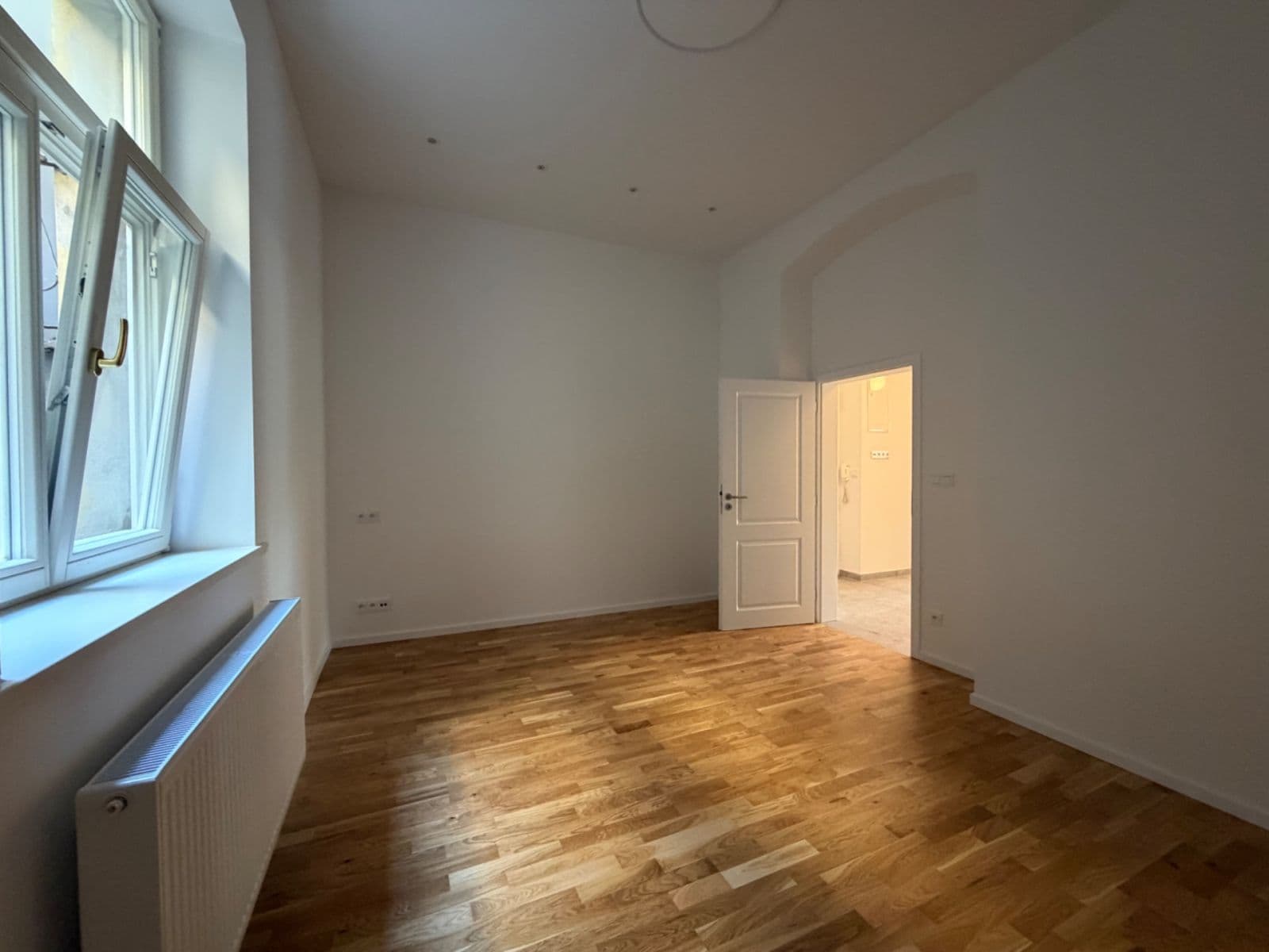 2 bedroom with open-plan kitchen flat to rent, 78 m², Seifertova, Prague, Prague 2 bedroom with open-plan kitchen flat to rent, 78 m², Seifertova, Prague, Prague
