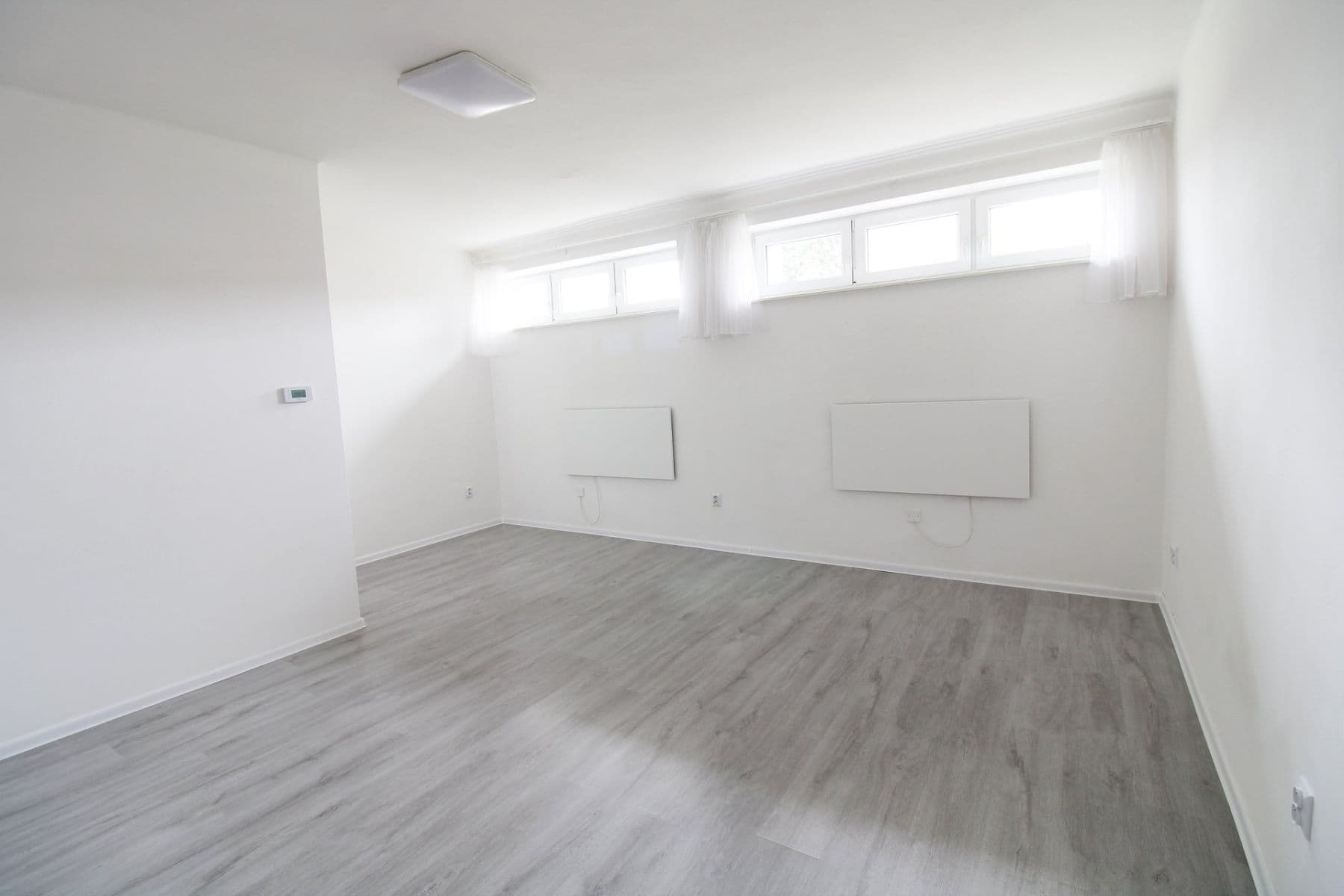 Studio flat to rent, 31 m², Obecní, Chyňava, Středočeský Region Studio flat to rent, 31 m², Obecní, Chyňava, Středočeský Region