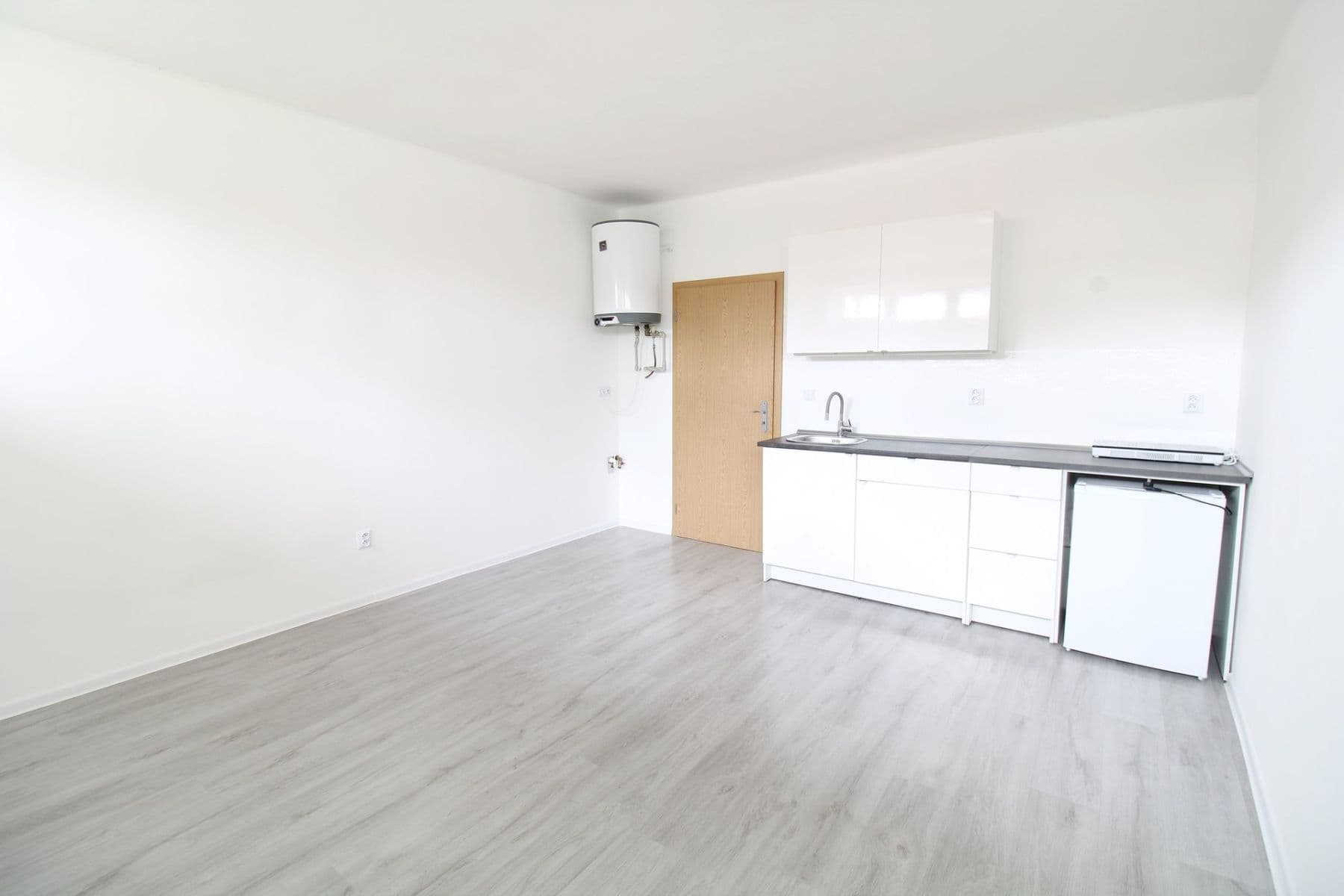 Studio flat to rent, 31 m², Obecní, Chyňava, Středočeský Region Studio flat to rent, 31 m², Obecní, Chyňava, Středočeský Region