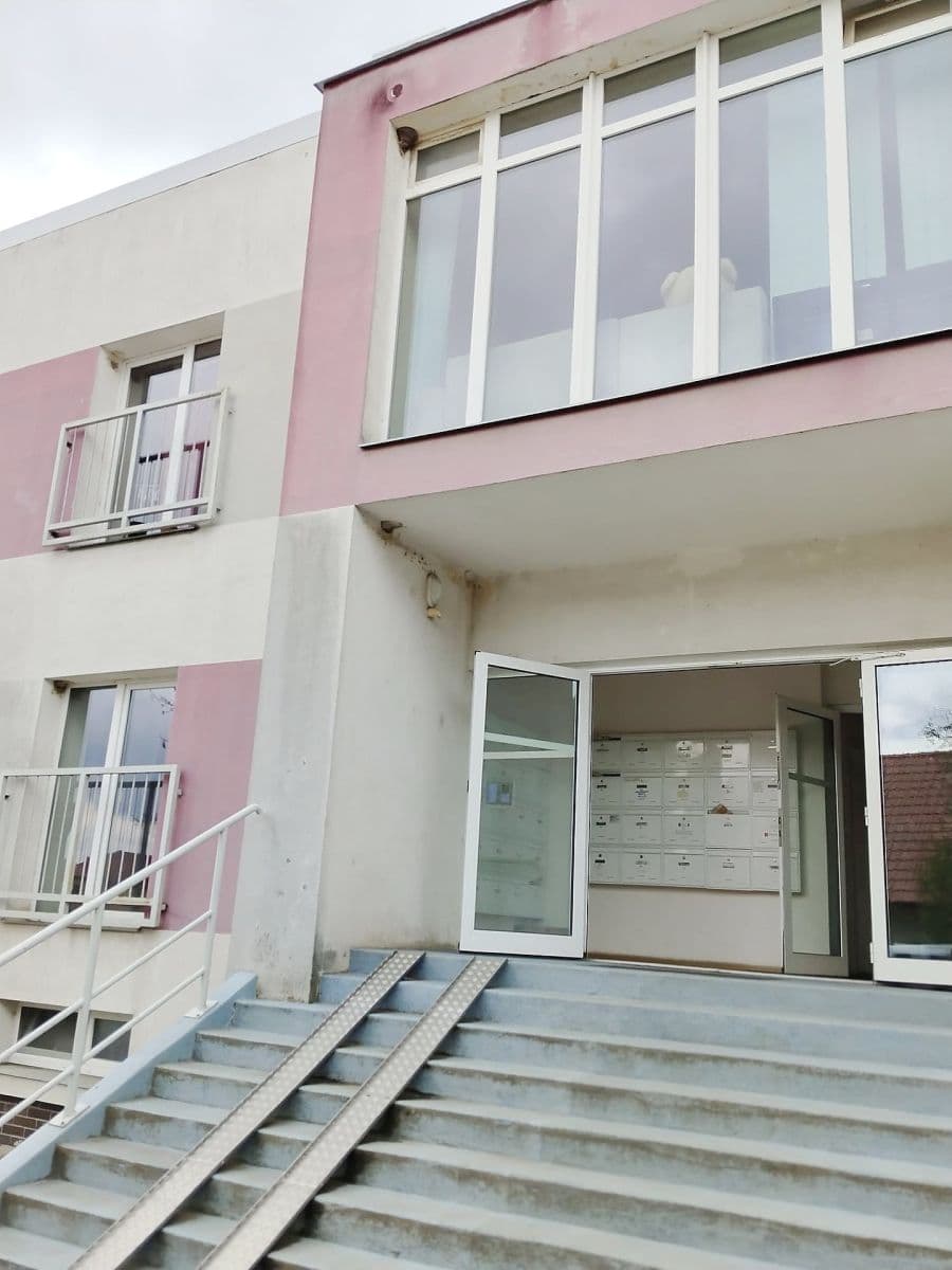 Studio flat to rent, 31 m², Obecní, Chyňava, Středočeský Region Studio flat to rent, 31 m², Obecní, Chyňava, Středočeský Region