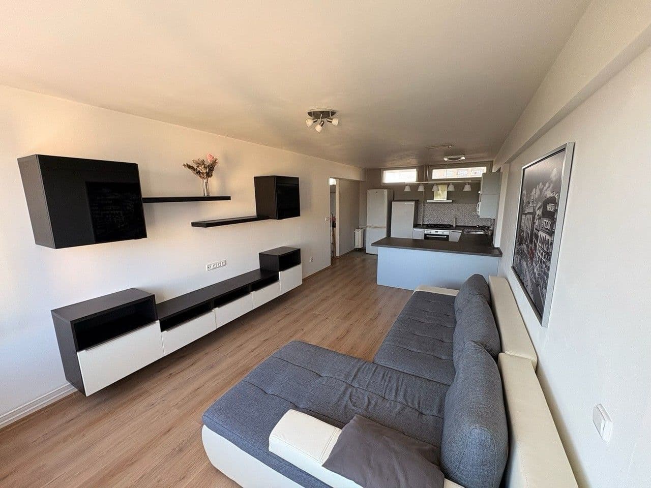 1 bedroom with open-plan kitchen flat to rent, 47 m², Moskevská, Kladno, Středočeský Region 1 bedroom with open-plan kitchen flat to rent, 47 m², Moskevská, Kladno, Středočeský Region