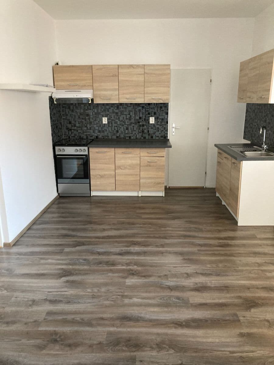 1 bedroom with open-plan kitchen flat to rent, 50 m², Velizská, Zdice, Středočeský Region 1 bedroom with open-plan kitchen flat to rent, 50 m², Velizská, Zdice, Středočeský Region
