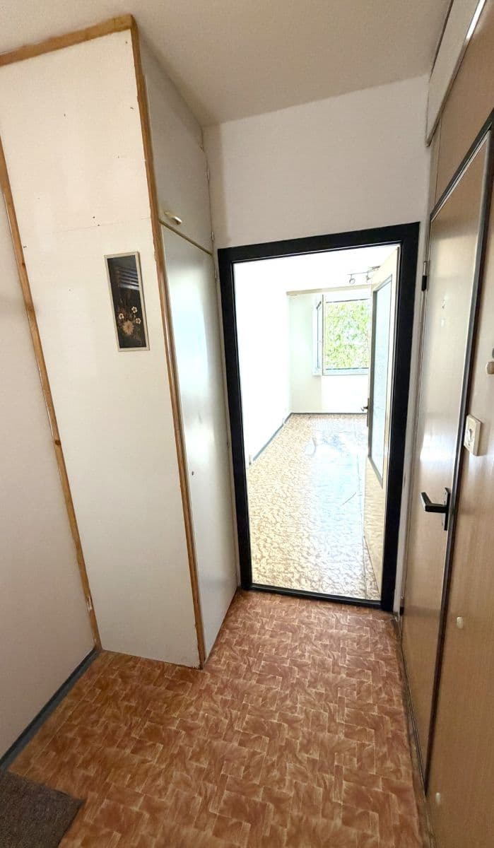 Studio flat to rent, 30 m², Nad Opatovem, Prague, Prague Studio flat to rent, 30 m², Nad Opatovem, Prague, Prague