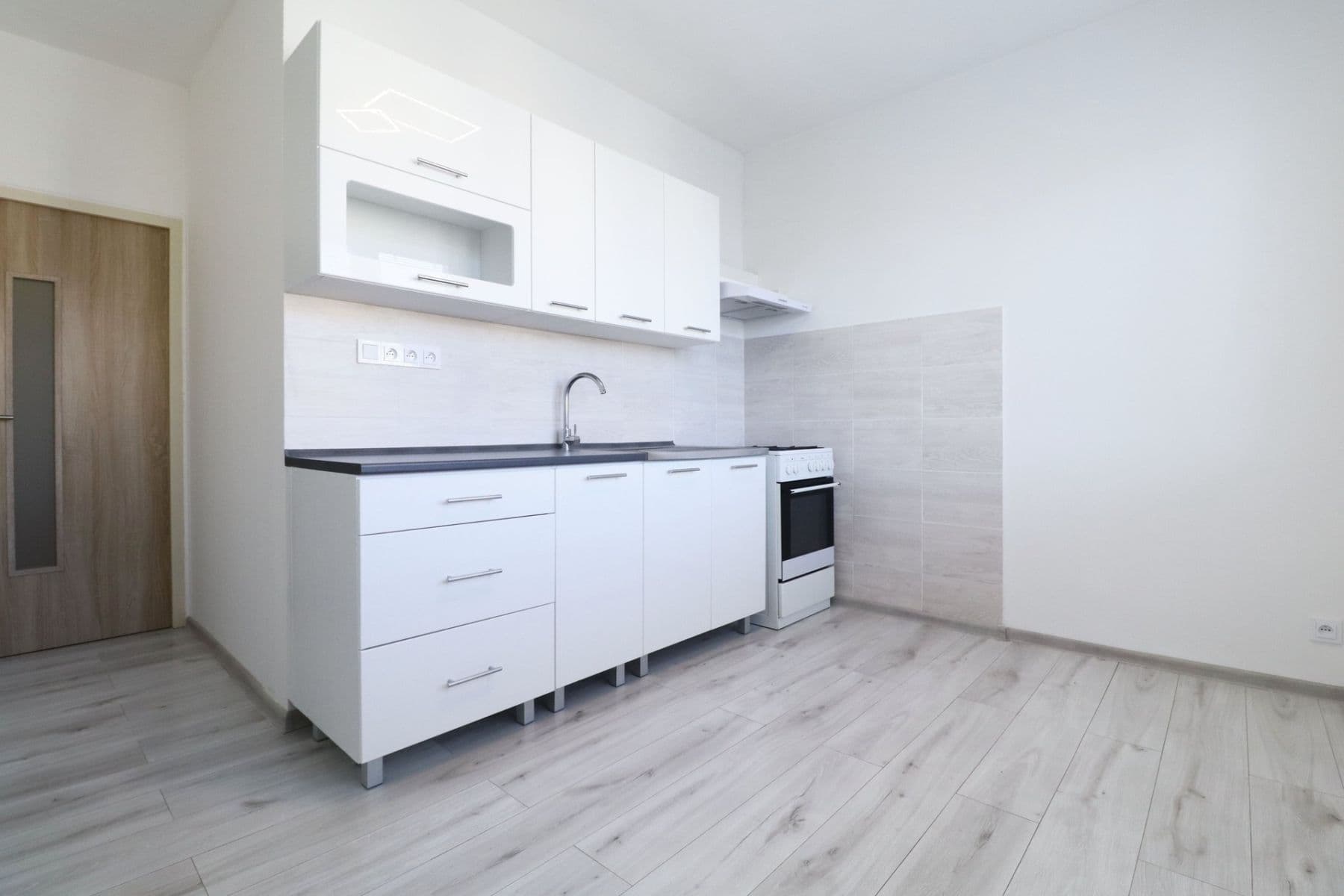 2 bedroom flat to rent, 58 m², Wednesbury, Kladno, Středočeský Region 2 bedroom flat to rent, 58 m², Wednesbury, Kladno, Středočeský Region