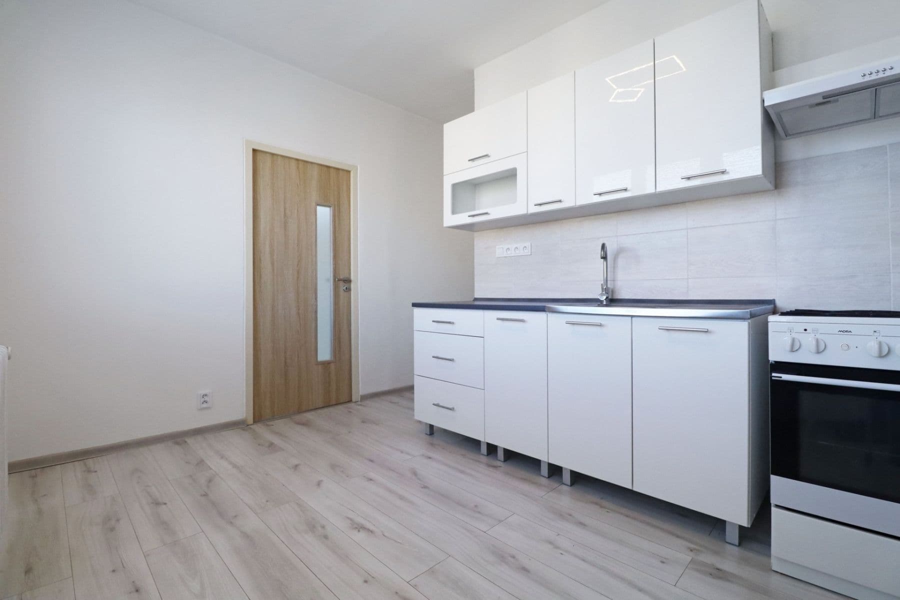 2 bedroom flat to rent, 58 m², Wednesbury, Kladno, Středočeský Region 2 bedroom flat to rent, 58 m², Wednesbury, Kladno, Středočeský Region