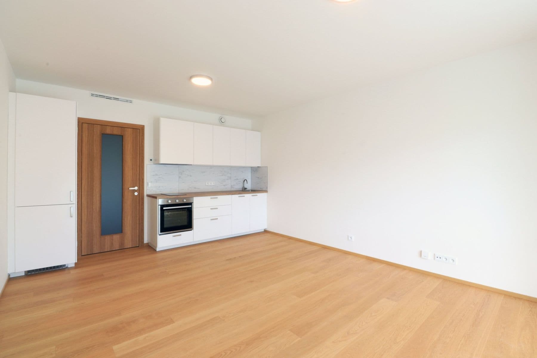 Studio flat to rent, 32 m², Hodonínská, Prague, Prague Studio flat to rent, 32 m², Hodonínská, Prague, Prague