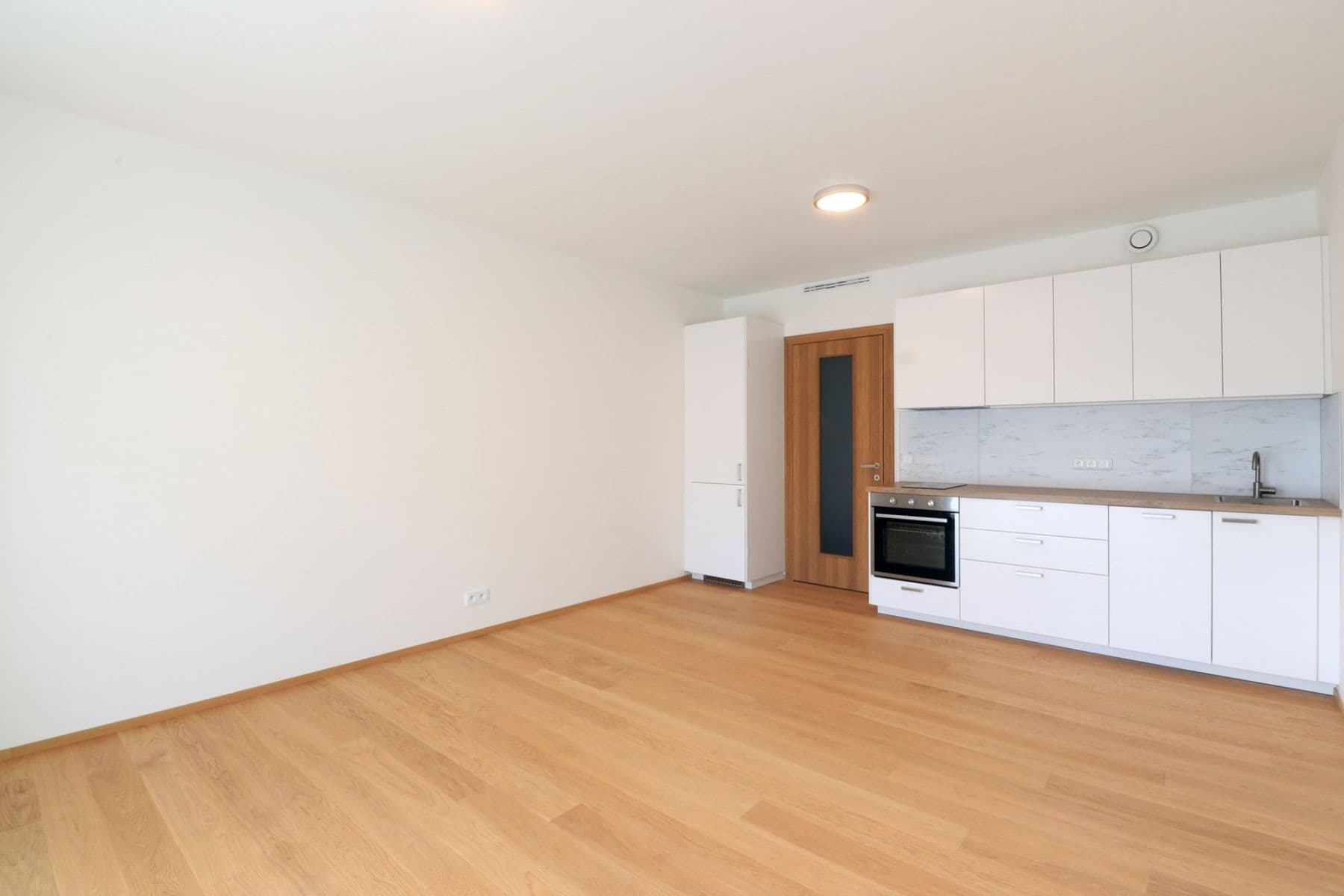 Studio flat to rent, 32 m², Hodonínská, Prague, Prague Studio flat to rent, 32 m², Hodonínská, Prague, Prague