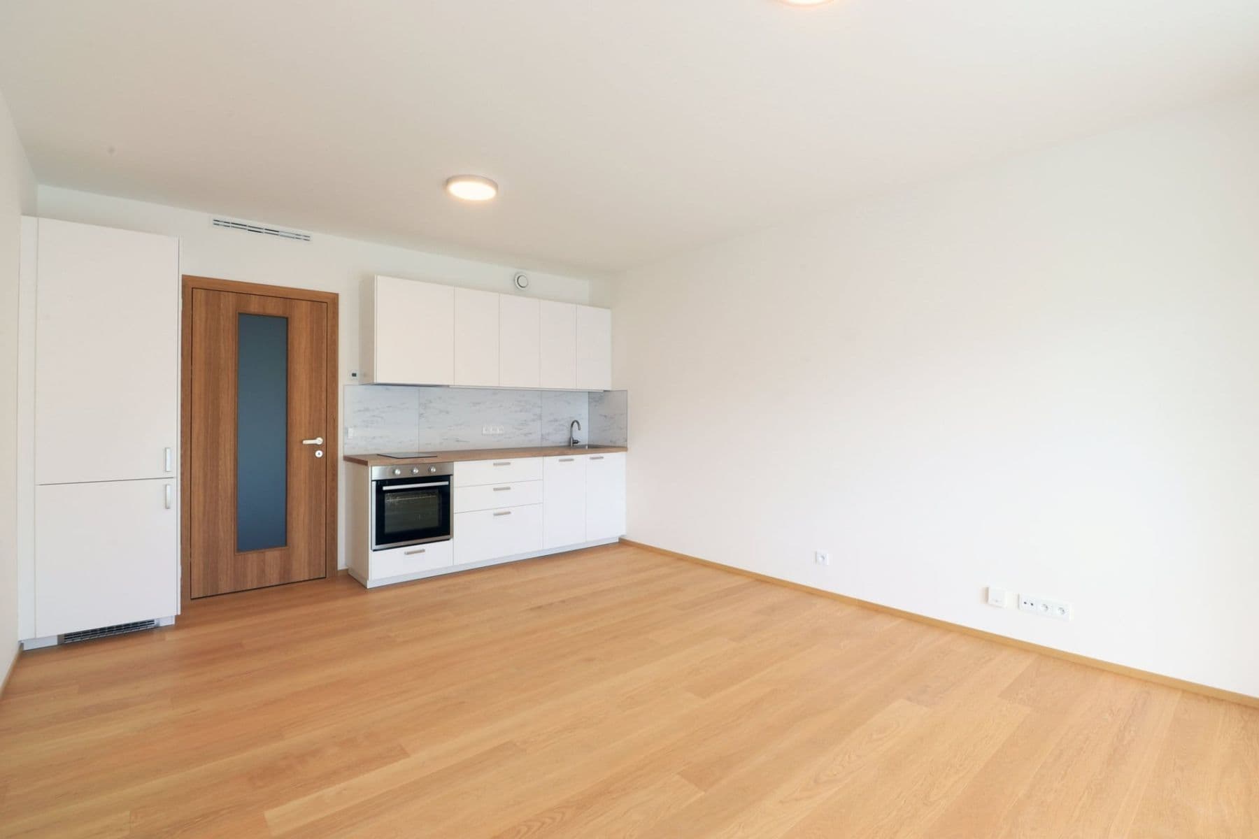 Studio flat to rent, 32 m², Hodonínská, Prague, Prague Studio flat to rent, 32 m², Hodonínská, Prague, Prague