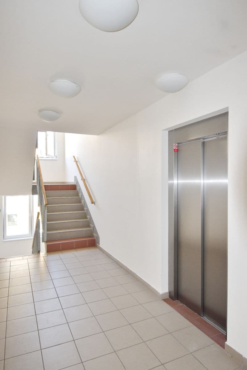 1 bedroom with open-plan kitchen flat to rent, 58 m², Zlonická, Prague, Prague 1 bedroom with open-plan kitchen flat to rent, 58 m², Zlonická, Prague, Prague