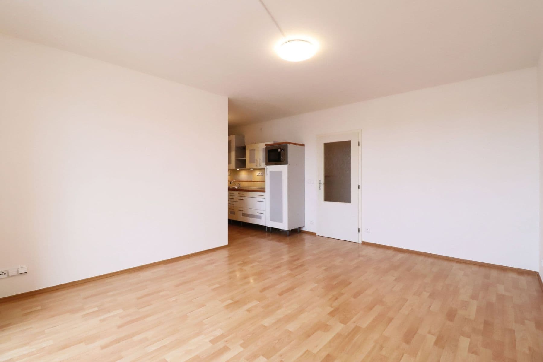 1 bedroom with open-plan kitchen flat to rent, 46 m², Ve Stromkách, Vestec, Středočeský Region 1 bedroom with open-plan kitchen flat to rent, 46 m², Ve Stromkách, Vestec, Středočeský Region