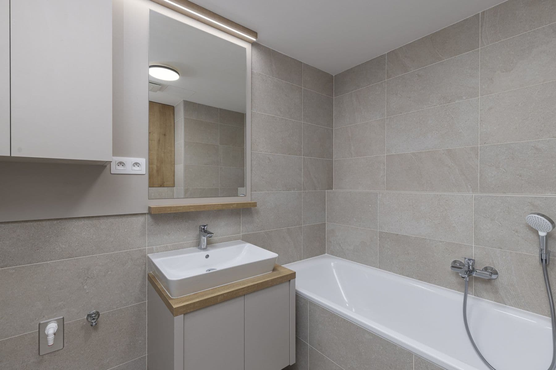 1 bedroom with open-plan kitchen flat to rent, 56 m², Nebřenická, Prague, Prague 1 bedroom with open-plan kitchen flat to rent, 56 m², Nebřenická, Prague, Prague