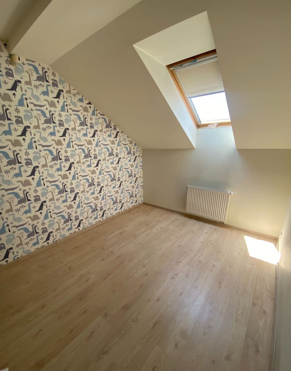 3 bedroom with open-plan kitchen flat to rent, 102 m², Národních mučedníků, Hradec Králové, Královéhradecký Region 3 bedroom with open-plan kitchen flat to rent, 102 m², Národních mučedníků, Hradec Králové, Královéhradecký Region