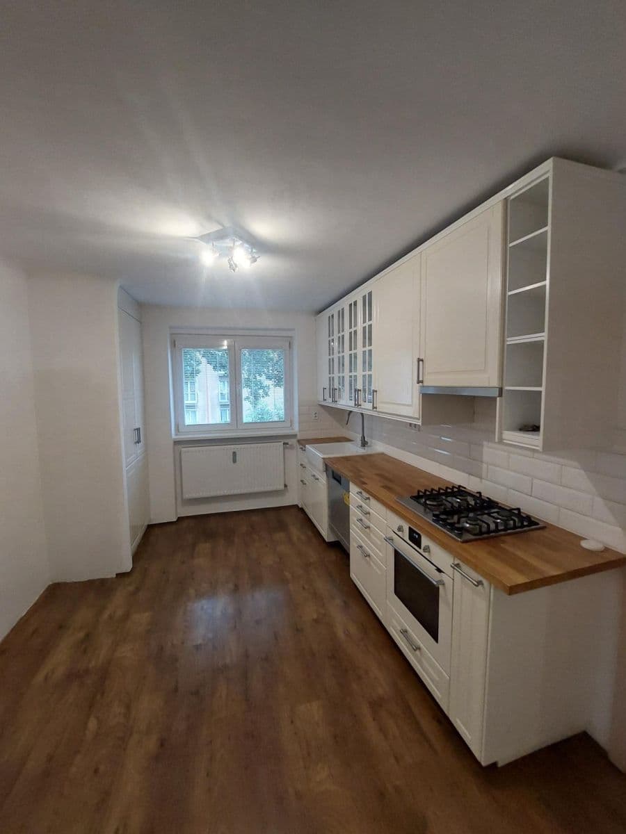 1 bedroom with open-plan kitchen flat to rent, 50 m², Herbenova, Kladno, Středočeský Region 1 bedroom with open-plan kitchen flat to rent, 50 m², Herbenova, Kladno, Středočeský Region