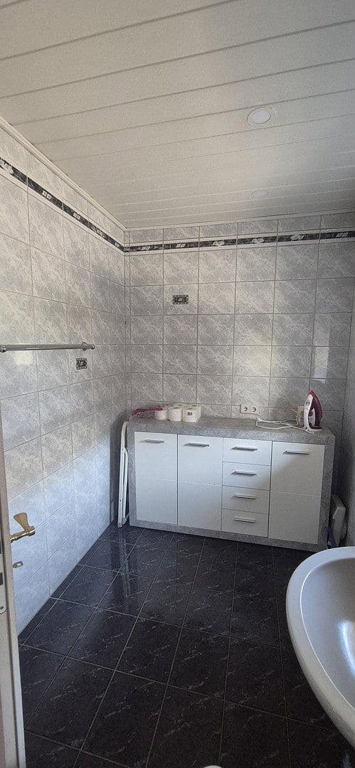 3 bedroom flat to rent, 110 m², Eudenbacherstr 134, Königswinter, North Rhine-Westphalia 3 bedroom flat to rent, 110 m², Eudenbacherstr 134, Königswinter, North Rhine-Westphalia