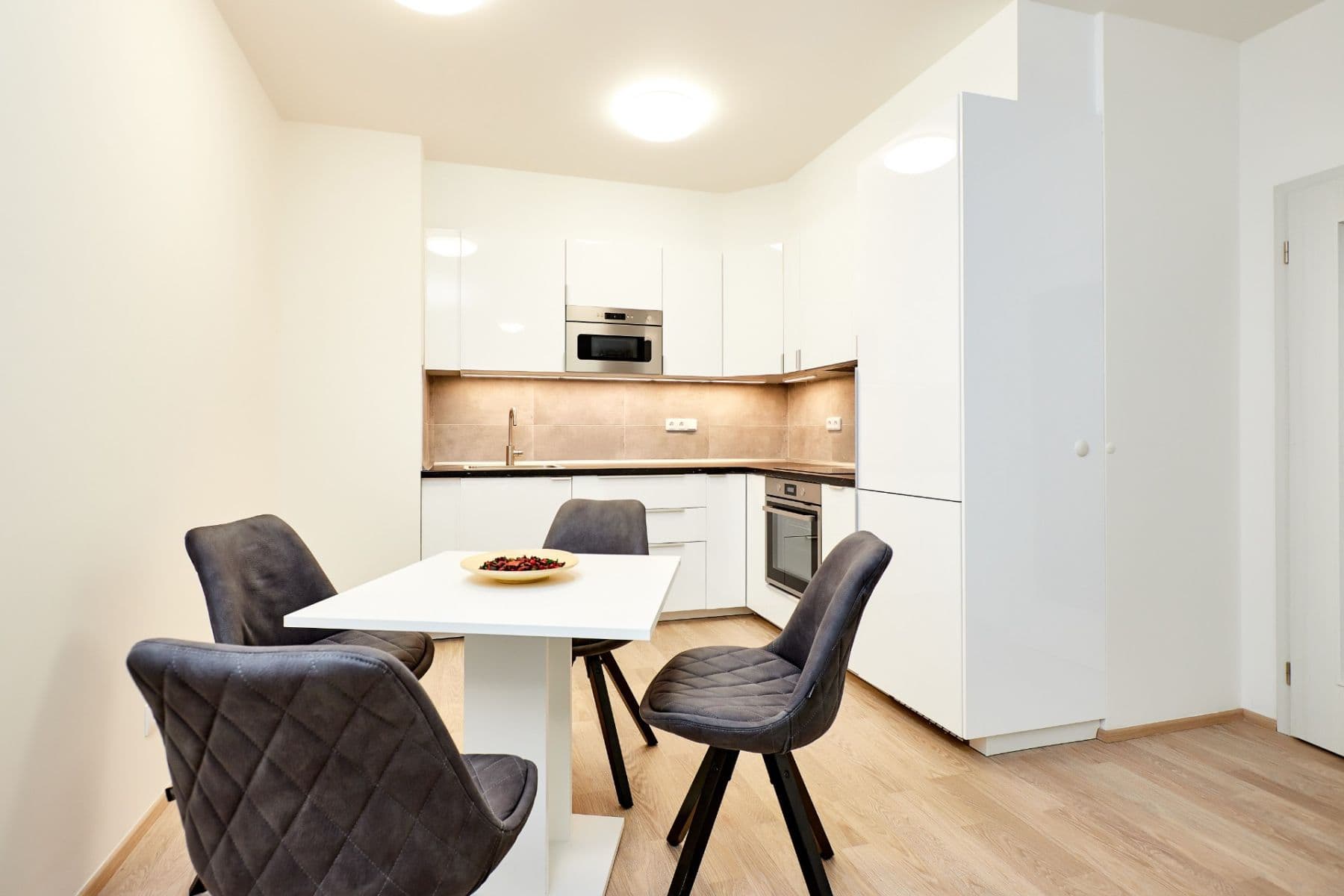 1 bedroom with open-plan kitchen flat to rent, 60 m², U Mlýnského kanálu, Prague, Prague 1 bedroom with open-plan kitchen flat to rent, 60 m², U Mlýnského kanálu, Prague, Prague
