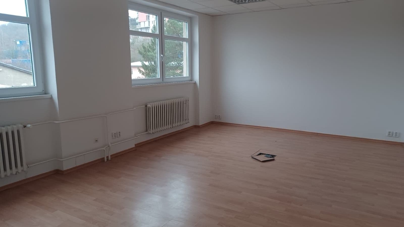 non-residential property to rent, 25 m², Pod Hájem, Králův Dvůr, Středočeský Region non-residential property to rent, 25 m², Pod Hájem, Králův Dvůr, Středočeský Region