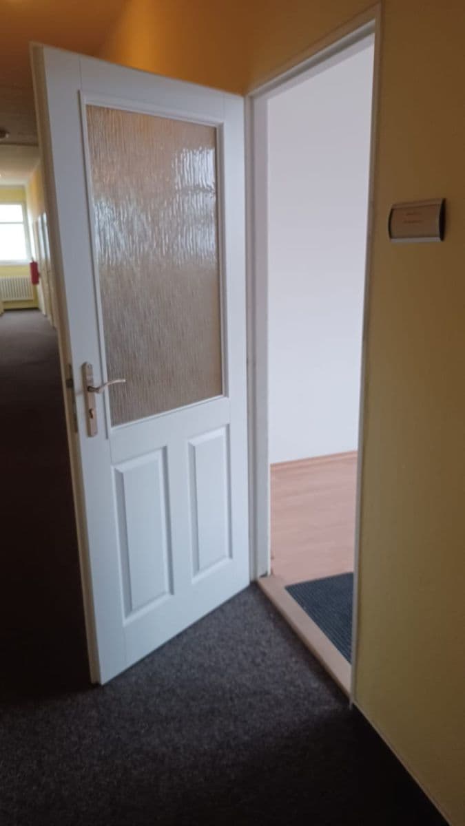 non-residential property to rent, 25 m², Pod Hájem, Králův Dvůr, Středočeský Region non-residential property to rent, 25 m², Pod Hájem, Králův Dvůr, Středočeský Region