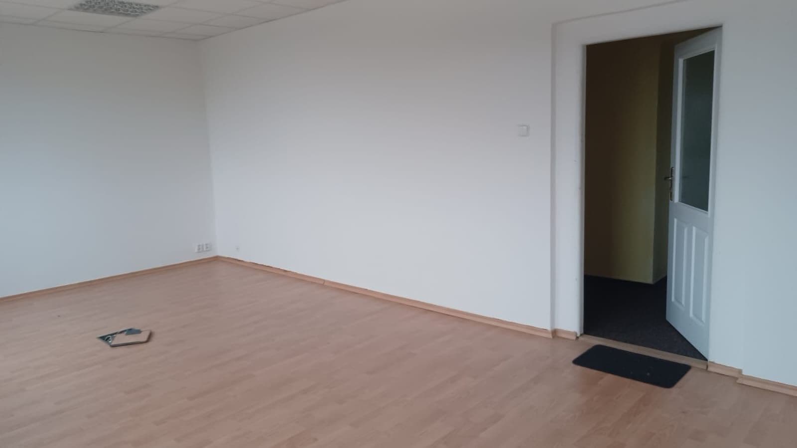 non-residential property to rent, 25 m², Pod Hájem, Králův Dvůr, Středočeský Region non-residential property to rent, 25 m², Pod Hájem, Králův Dvůr, Středočeský Region