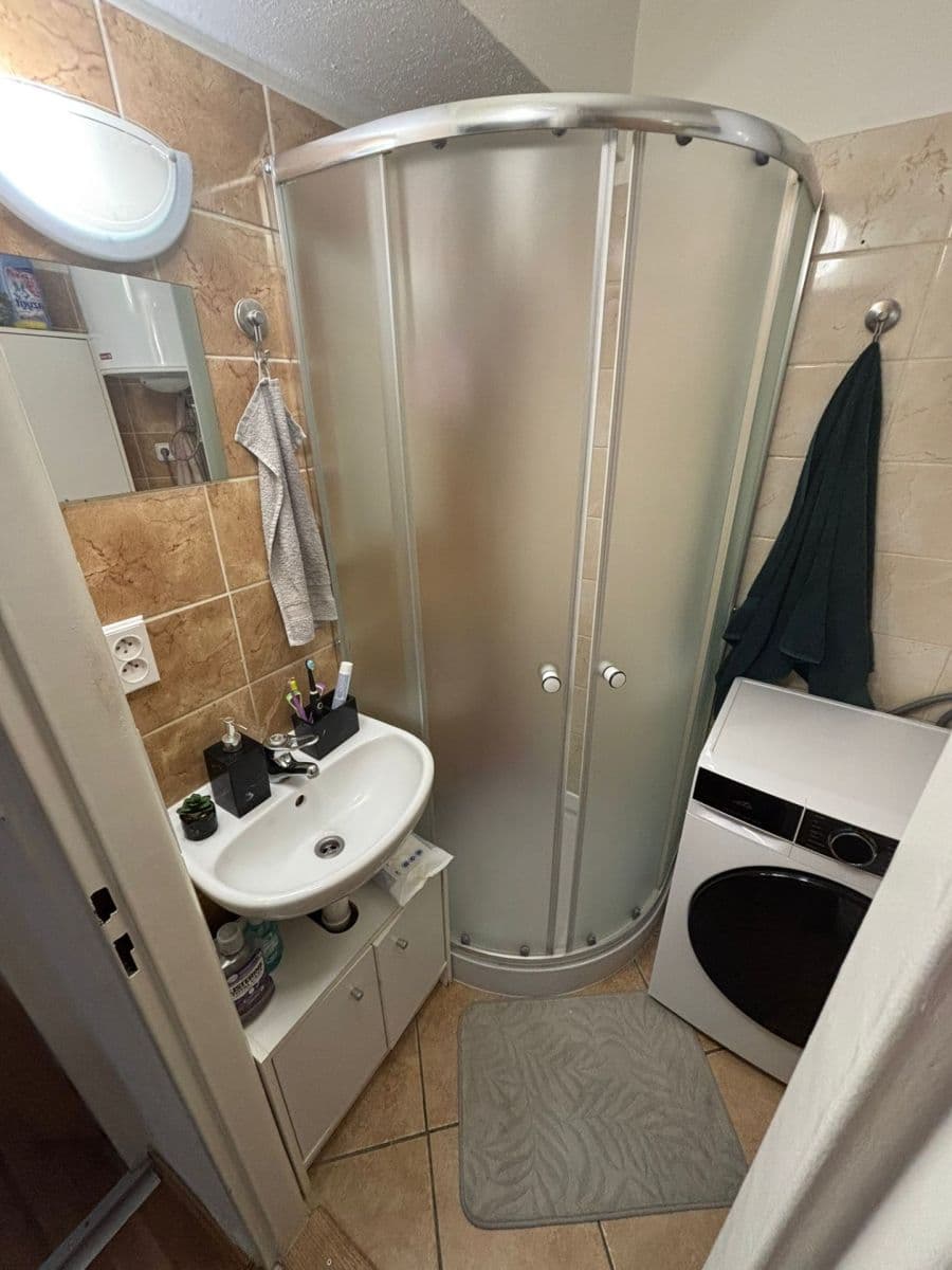 1 bedroom with open-plan kitchen flat to rent, 46 m², V Korytech, Prague, Prague 1 bedroom with open-plan kitchen flat to rent, 46 m², V Korytech, Prague, Prague