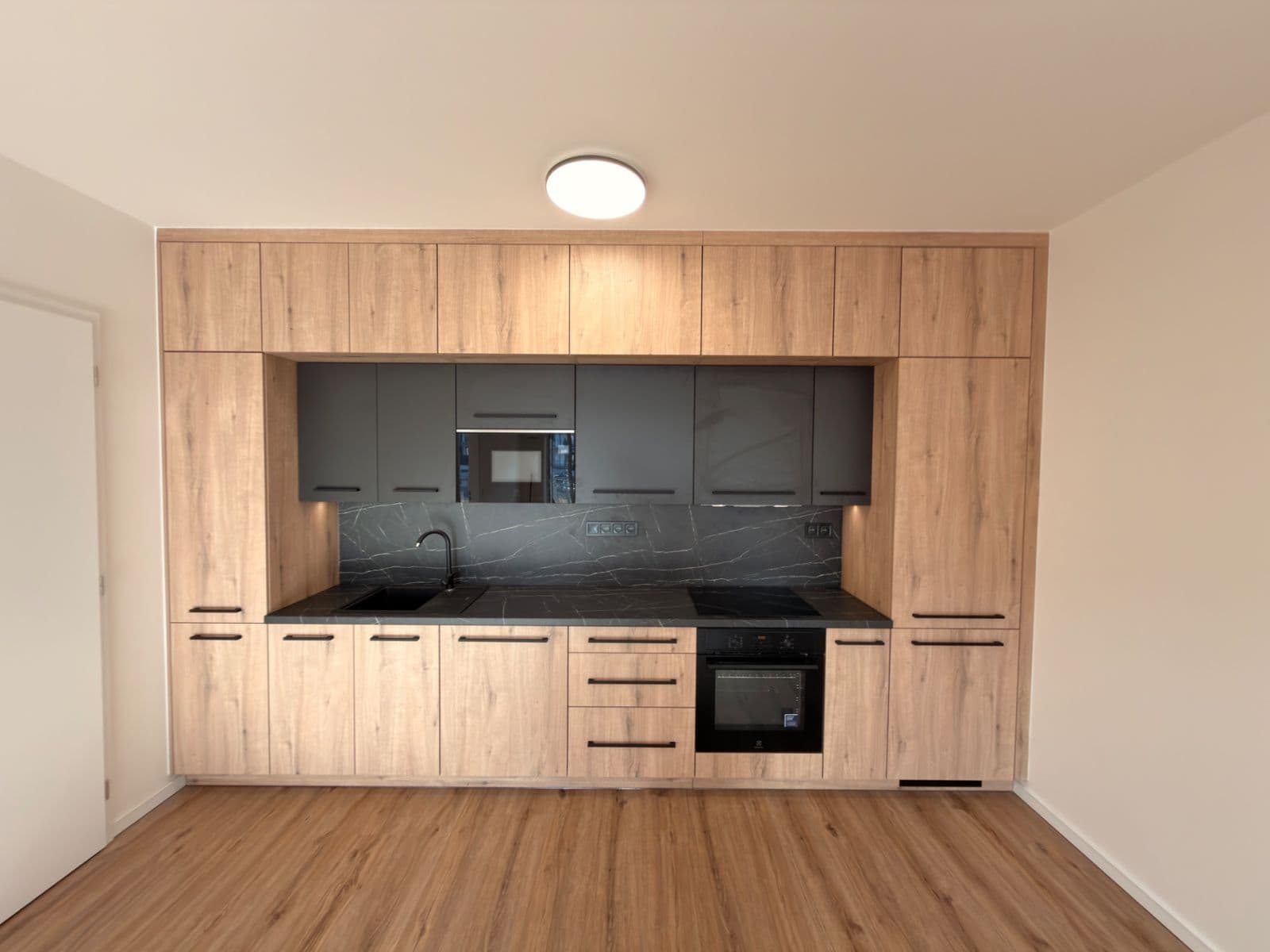1 bedroom with open-plan kitchen flat for sale, 55 m², Ke křížku, Kladno, Středočeský Region 1 bedroom with open-plan kitchen flat for sale, 55 m², Ke křížku, Kladno, Středočeský Region
