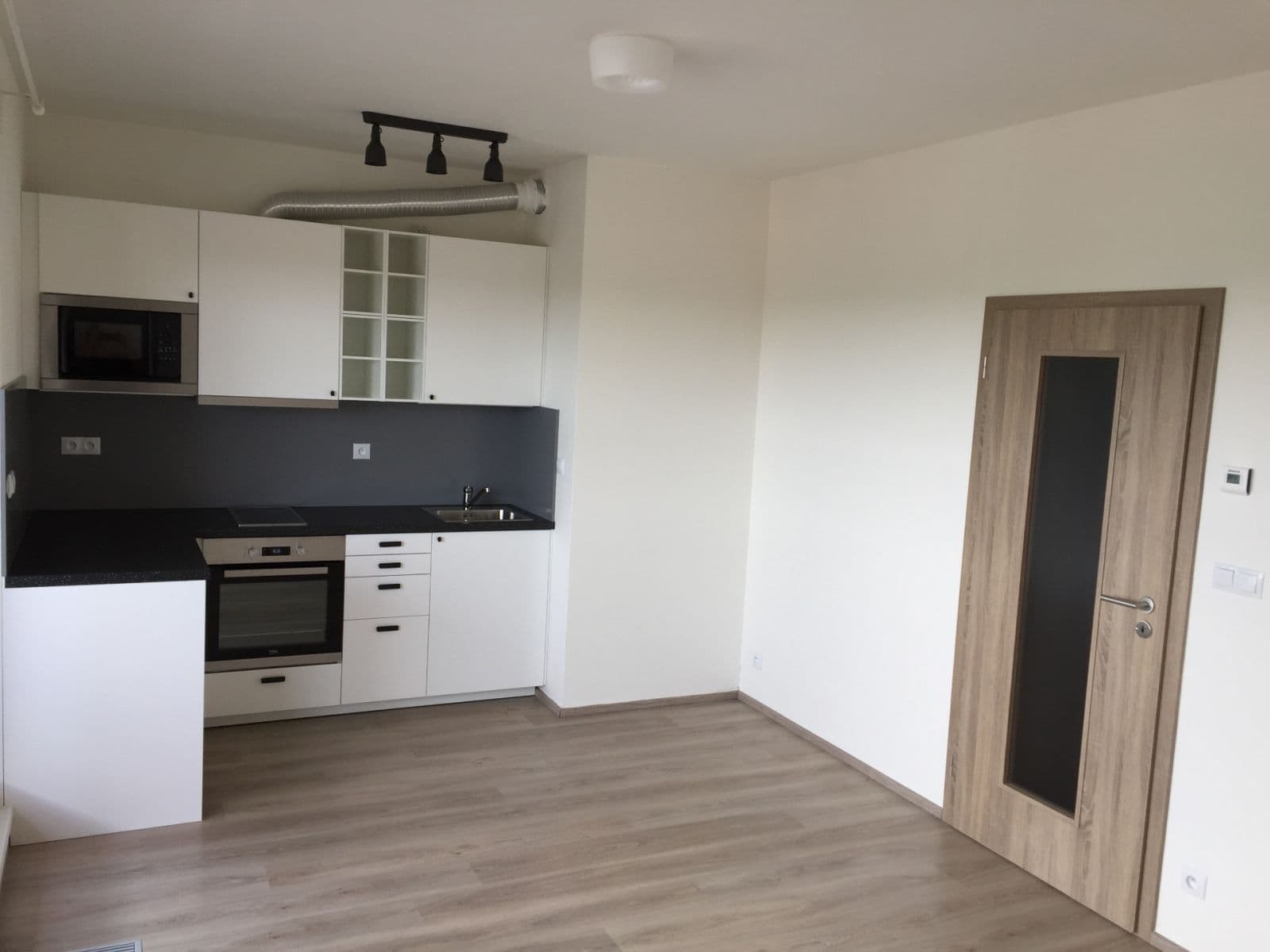 Studio flat to rent, 28 m², Hlučkova, Prague, Prague Studio flat to rent, 28 m², Hlučkova, Prague, Prague