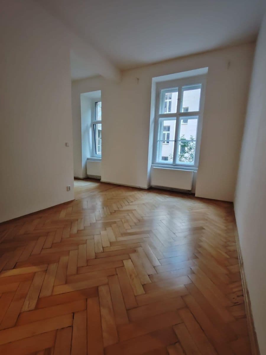3 bedroom with open-plan kitchen flat to rent, 135 m², Mělnická, Prague, Prague 3 bedroom with open-plan kitchen flat to rent, 135 m², Mělnická, Prague, Prague